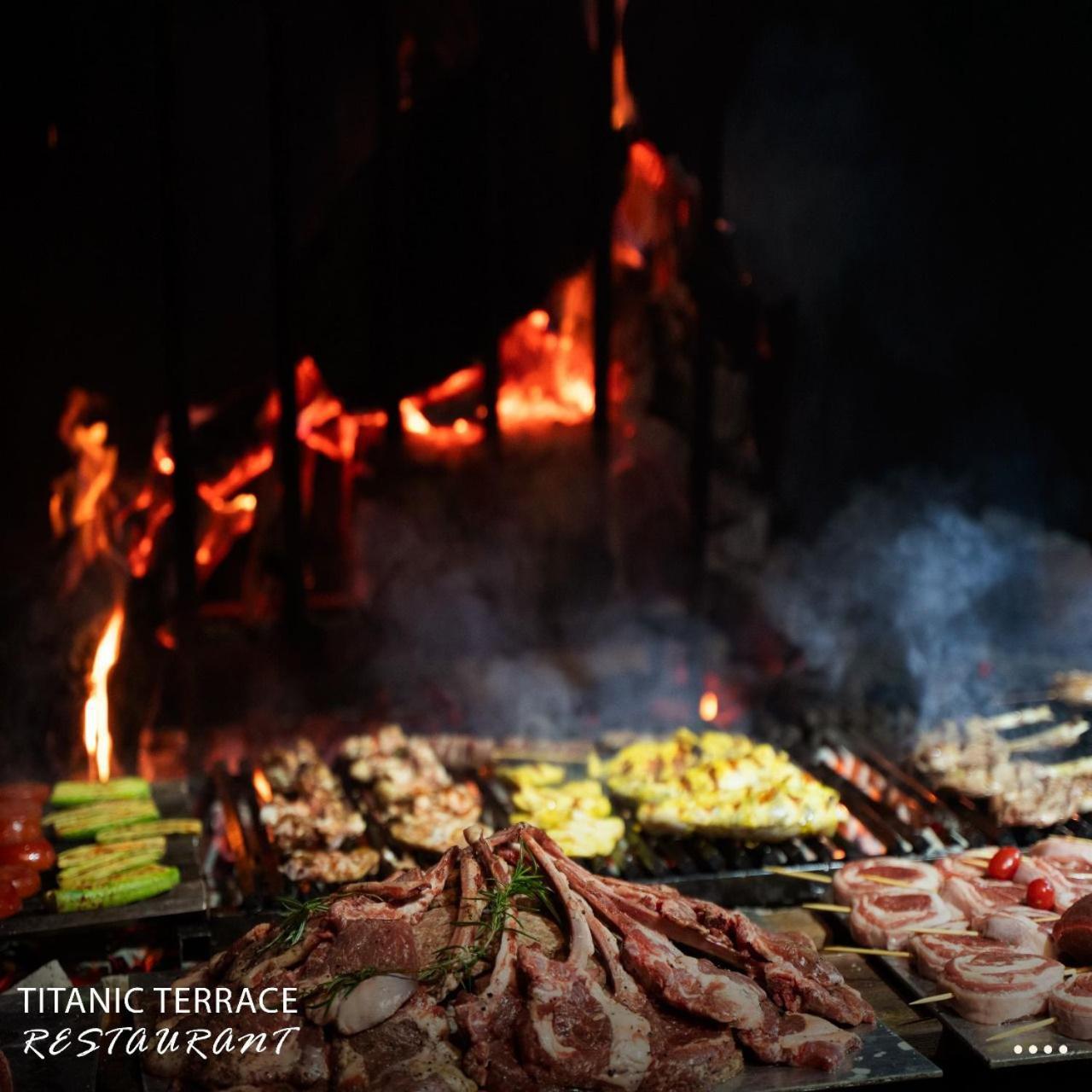 Titanic Hotel & Spa Sulaymaniyah Exterior photo A typical barbecue