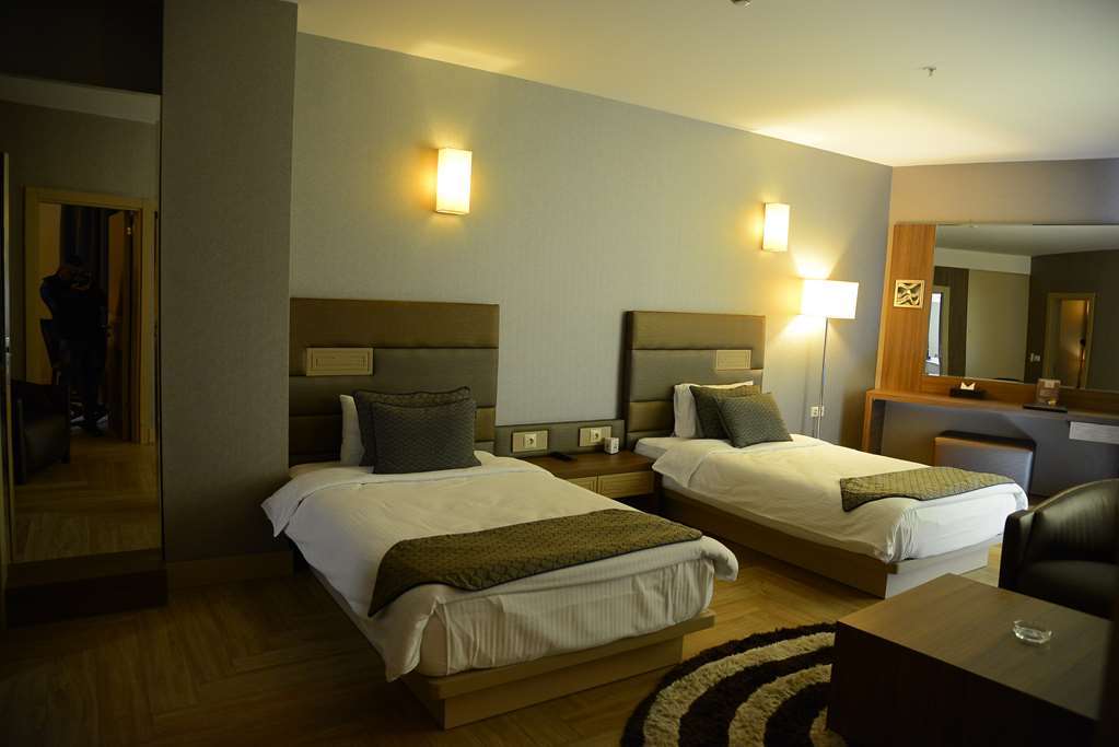 Titanic Hotel & Spa Sulaymaniyah Room photo A room at the hotel