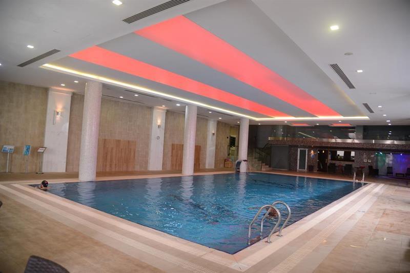 Titanic Hotel & Spa Sulaymaniyah Exterior photo The swimming pool at the hotel